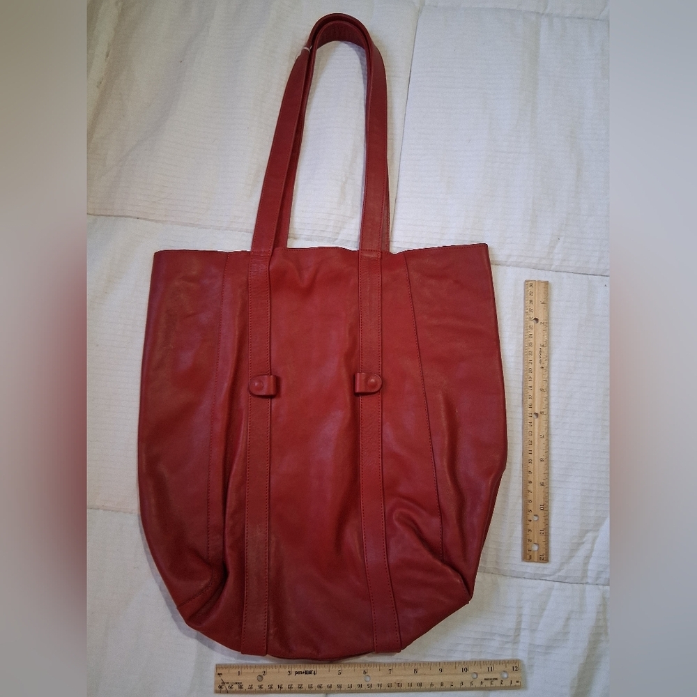 Elegant Red Leather Tote Bag - Picture 2 of 5